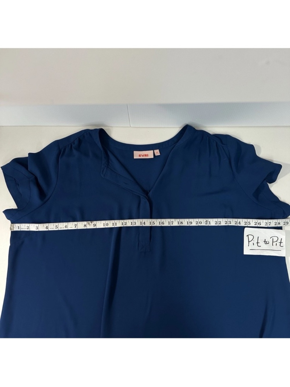 EVRI Navy Blue Split Neck Blouse SZ 3X lightweight - Picture 4 of 6